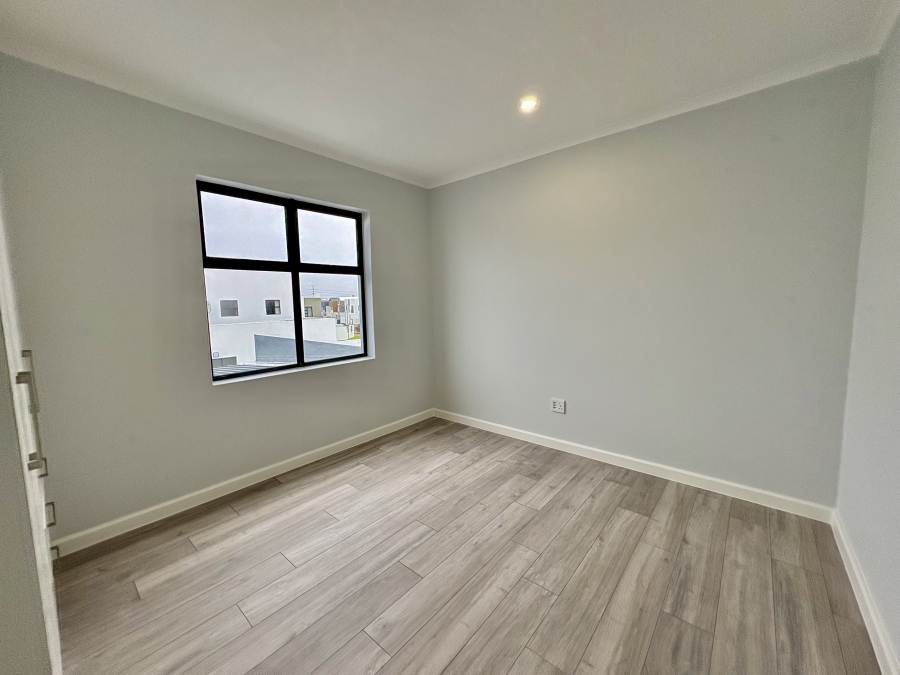 To Let 4 Bedroom Property for Rent in Sandown Western Cape